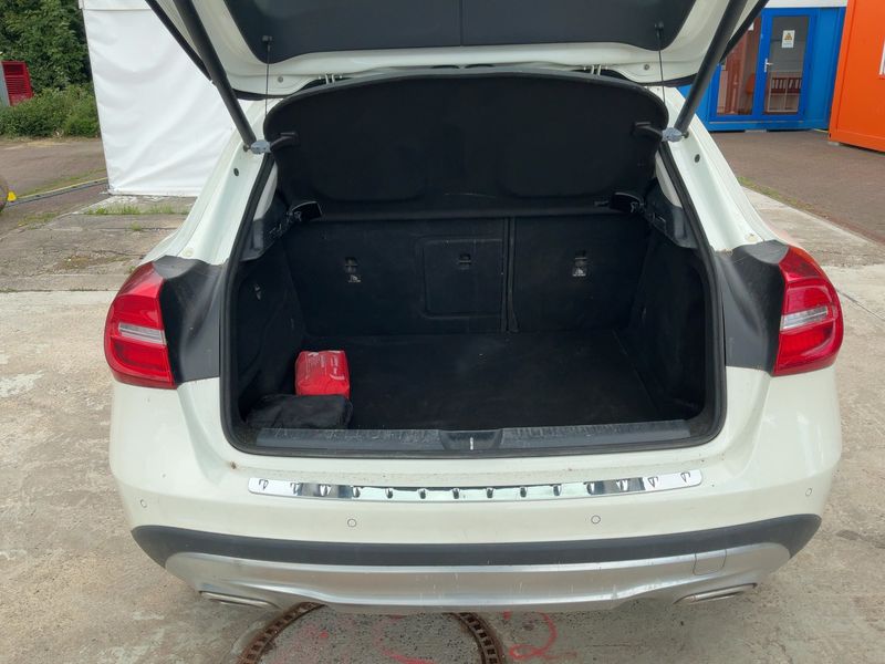Mercedes-Benz GLA-Klasse GLA 200 d Score Urban 2016 – снимка 16
