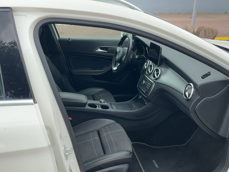 Mercedes-Benz GLA-Klasse GLA 200 d Score Urban 2016 – снимка 17