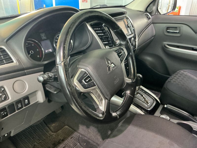 Mitsubishi L 200 2.4 DI-D Plus Doppelkabine 4WD 2017 – снимка 22