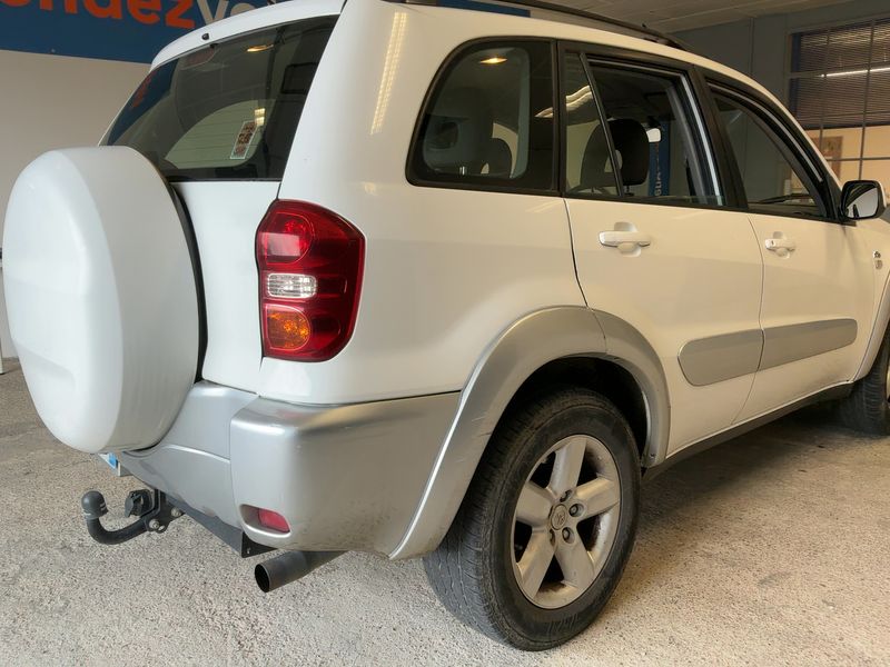Toyota RAV 4 2.0 D-4D 4x4 2005 – снимка 8