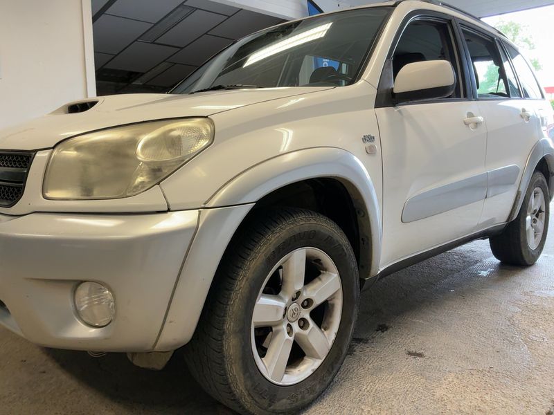 Toyota RAV 4 2.0 D-4D 4x4 2005 – снимка 2