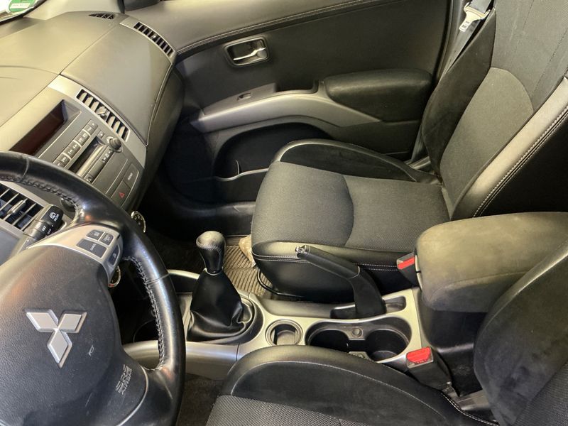 Mitsubishi Outlander 2.0 MIVEC Invite 2WD 2010 – снимка 39
