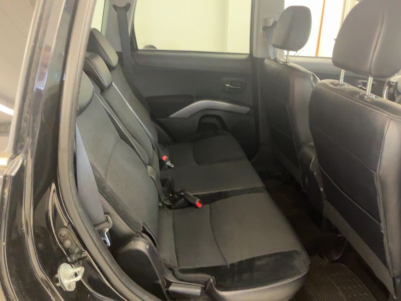 Mitsubishi Outlander 2.0 MIVEC Invite 2WD 2010 – снимка 20