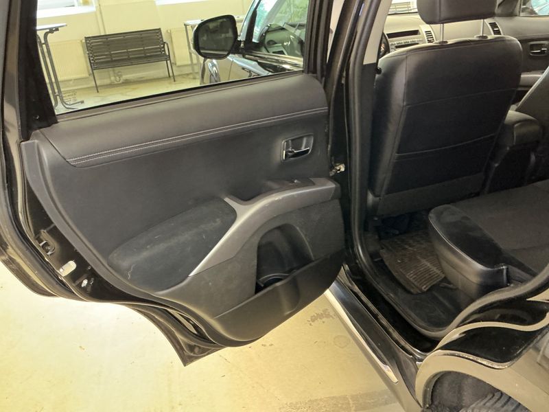 Mitsubishi Outlander 2.0 MIVEC Invite 2WD 2010 – снимка 28