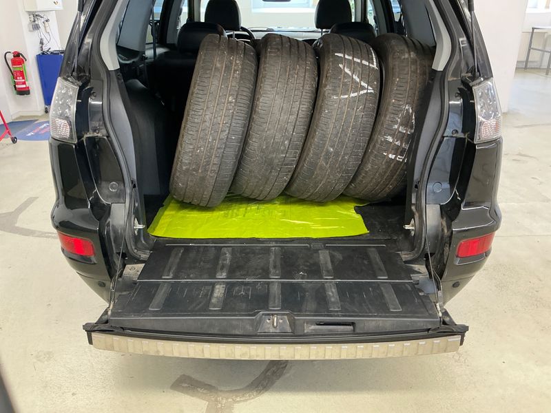 Mitsubishi Outlander 2.0 MIVEC Invite 2WD 2010 – снимка 36