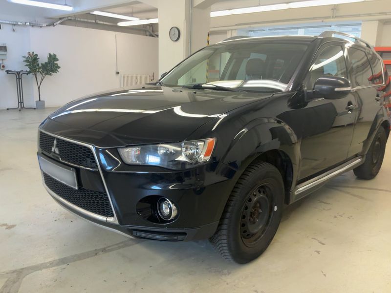 Mitsubishi Outlander 2.0 MIVEC Invite 2WD 2010 – снимка 1