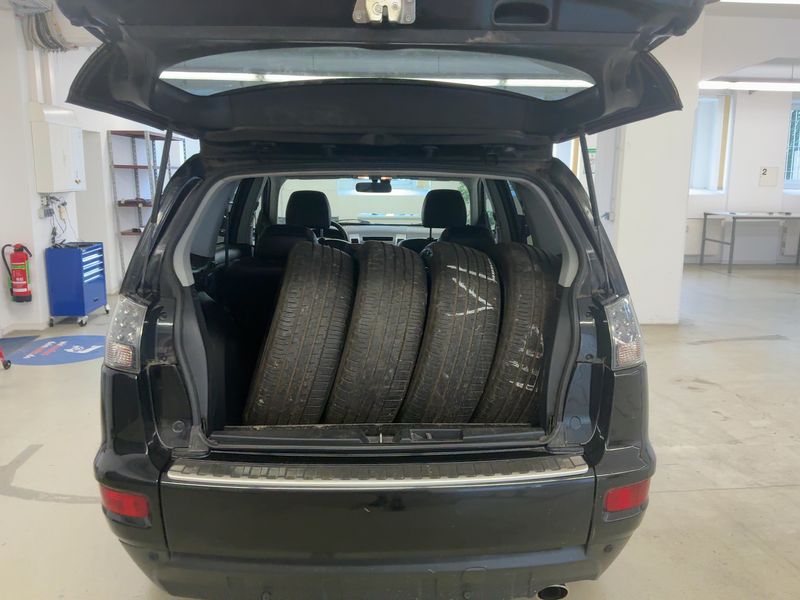 Mitsubishi Outlander 2.0 MIVEC Invite 2WD 2010 – снимка 16