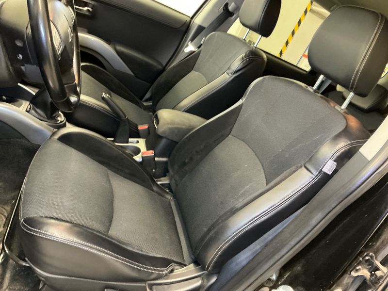Mitsubishi Outlander 2.0 MIVEC Invite 2WD 2010 – снимка 38
