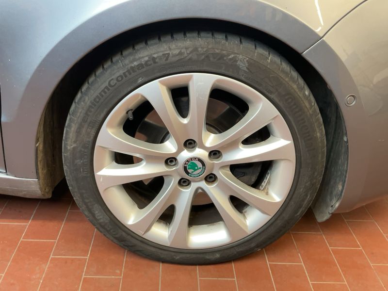 Skoda Superb 2.0 TDI Elegance 2012 – снимка 11