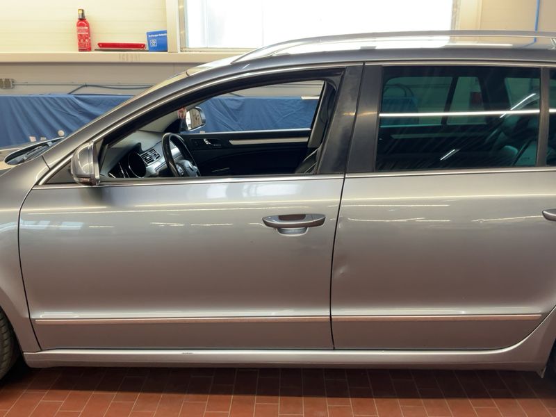 Skoda Superb 2.0 TDI Elegance 2012 – снимка 4
