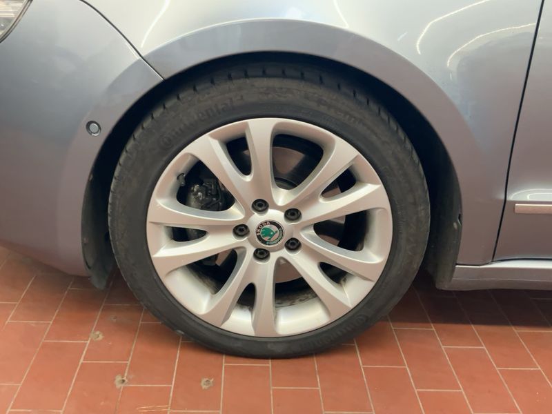 Skoda Superb 2.0 TDI Elegance 2012 – снимка 3