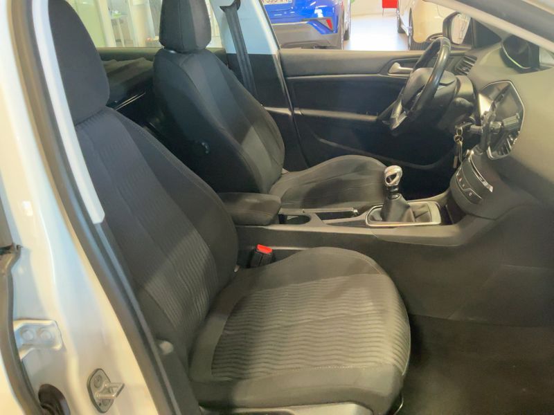 Peugeot 308 1.6 Blue-HDi Pack Clim Nav 2016 – снимка 16
