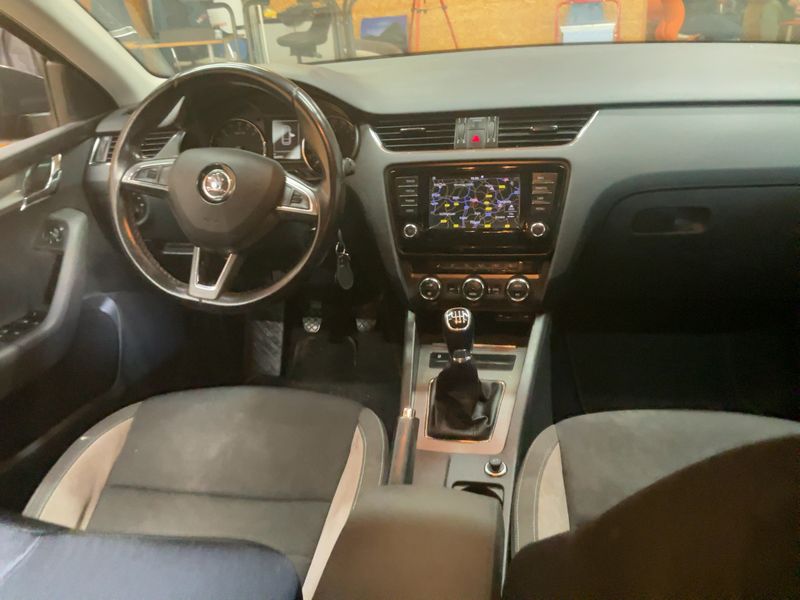 Skoda Octavia 2.0 TDI Joy 2016 – снимка 18