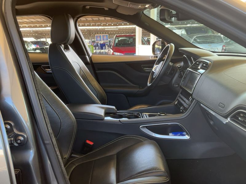 Jaguar F-Pace 20d R-Sport AWD 2017 – снимка 16
