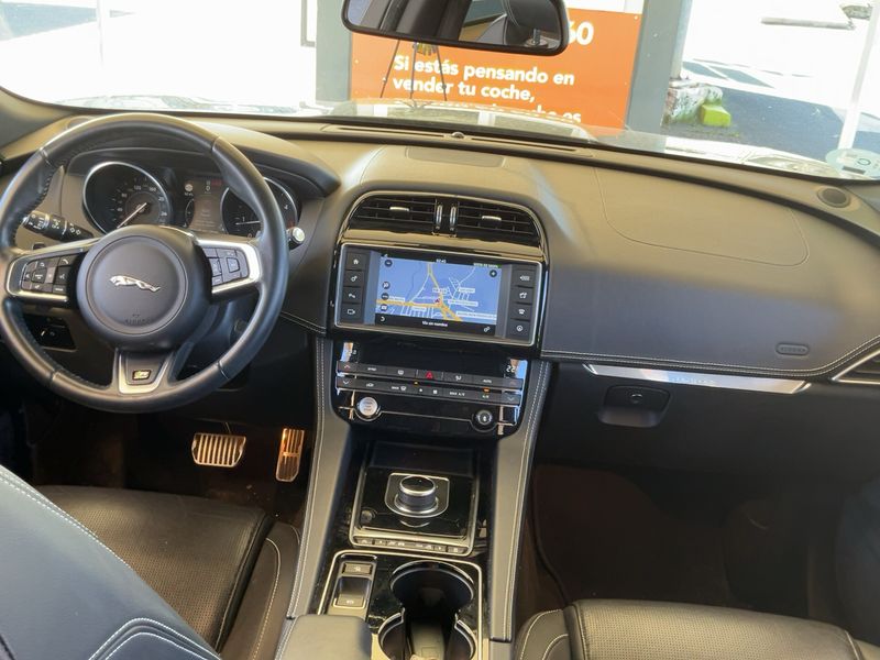 Jaguar F-Pace 20d R-Sport AWD 2017 – снимка 17