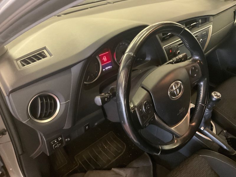 Toyota Auris 1.4 Turbodiesel Active 2014 – снимка 28