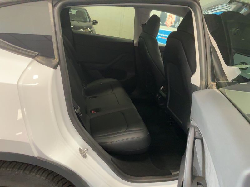Tesla Model Y Standard Range 2023 – снимка 19