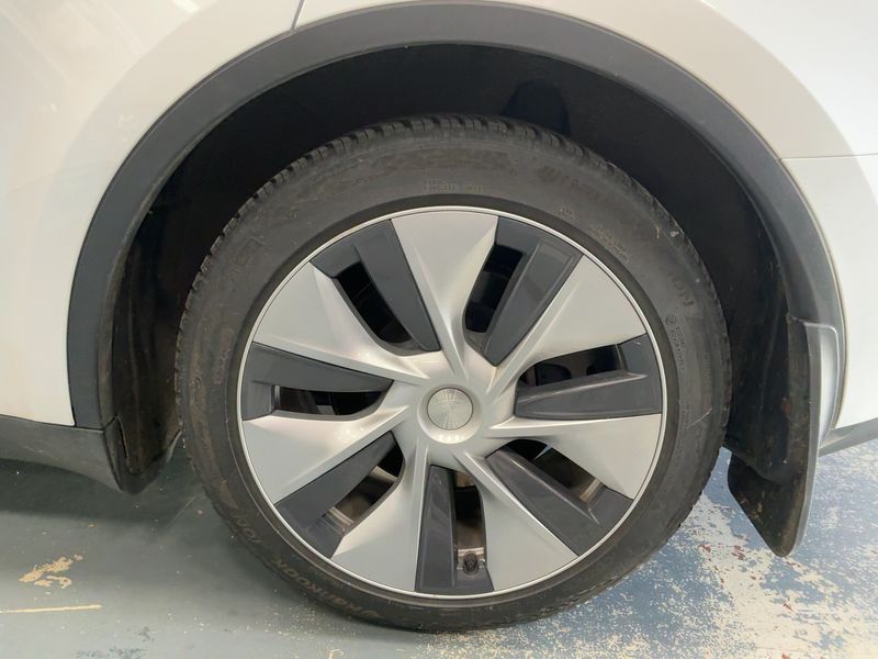 Tesla Model Y Standard Range 2023 – снимка 5