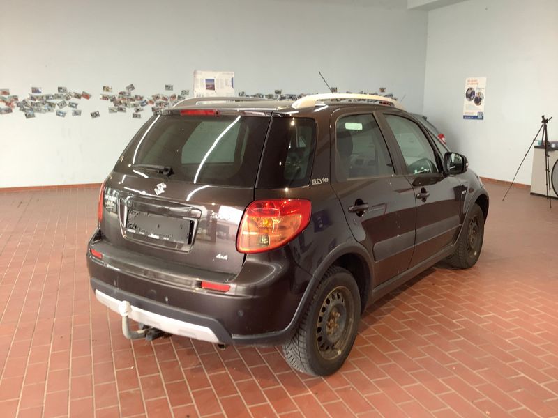 Suzuki SX4 2.0 DDiS Style 4x4 2013 – снимка 8
