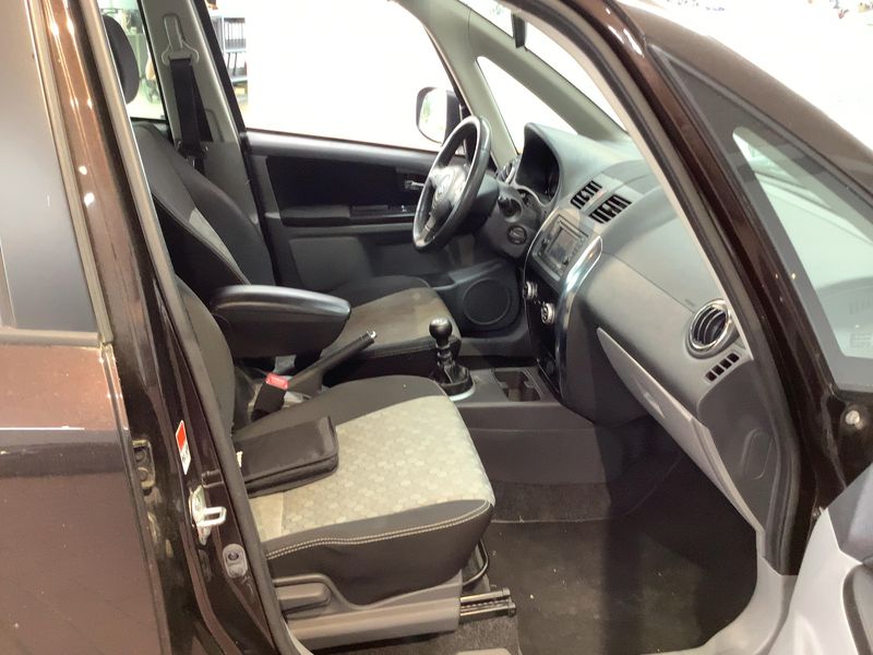 Suzuki SX4 2.0 DDiS Style 4x4 2013 – снимка 17