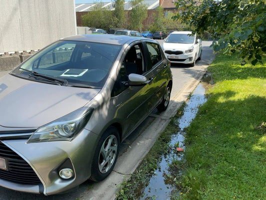Toyota Yaris 1.5 Hybrid ByD 2015 – снимка 2
