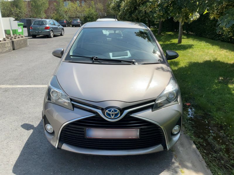 Toyota Yaris 1.5 Hybrid ByD 2015 – снимка 14