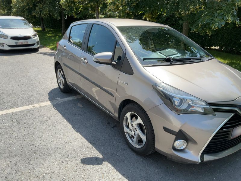 Toyota Yaris 1.5 Hybrid ByD 2015 – снимка 12