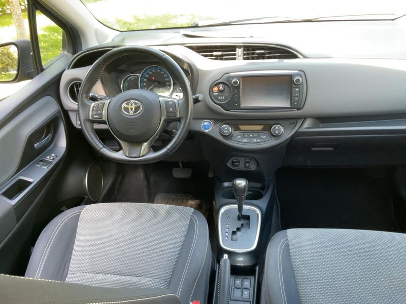 Toyota Yaris 1.5 Hybrid ByD 2015 – снимка 17