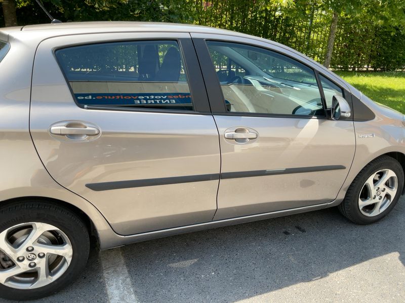 Toyota Yaris 1.5 Hybrid ByD 2015 – снимка 10