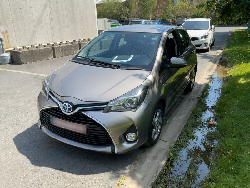 Toyota Yaris 1.5 Hybrid ByD 2015 – снимка 1