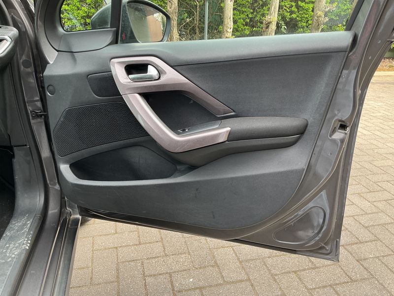 Peugeot 2008 1.6 Blue-HDi Active 2016 – снимка 28