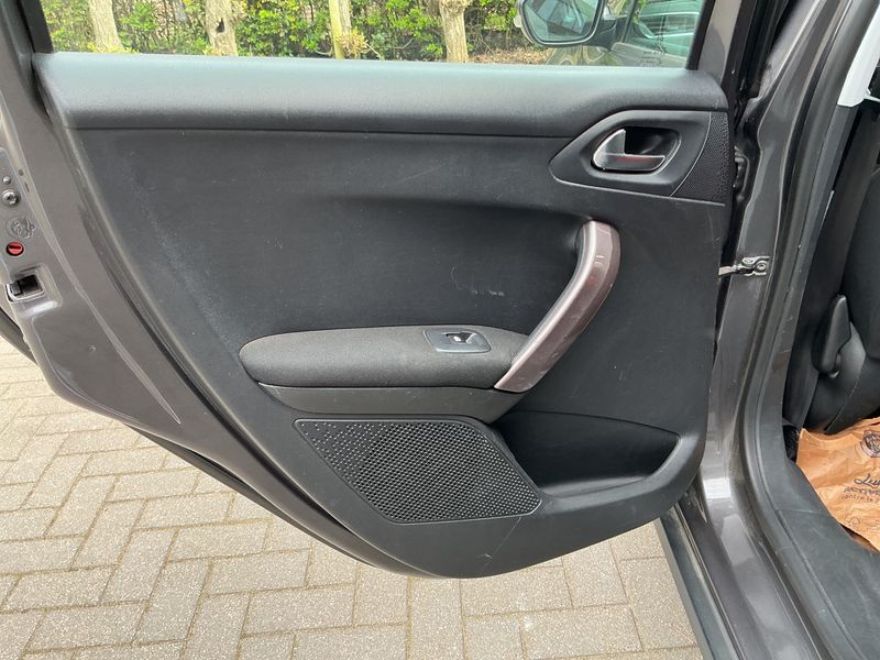 Peugeot 2008 1.6 Blue-HDi Active 2016 – снимка 31