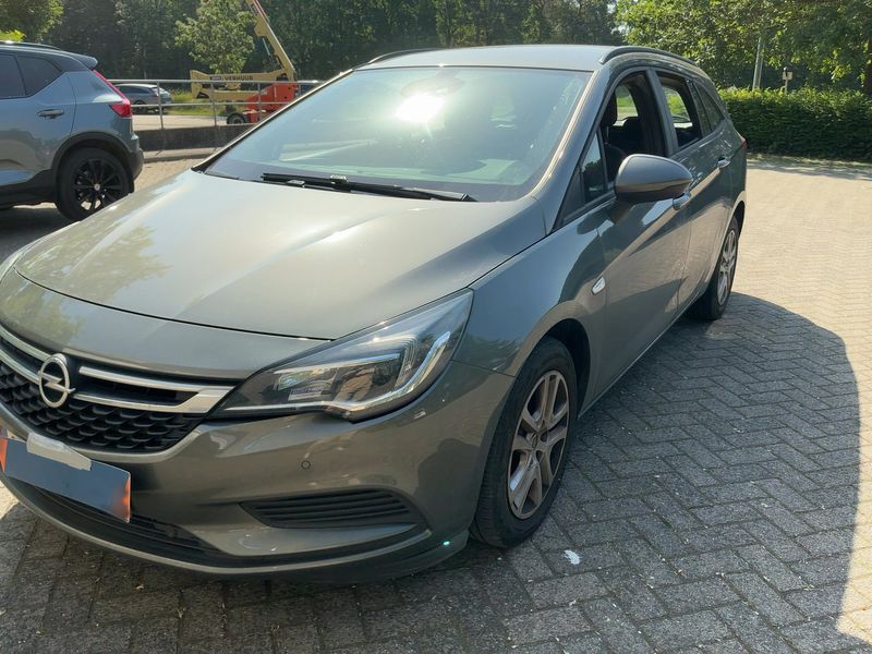 Opel Astra 1.6 CDTI DPF Edition Start/Stop 2019 – снимка 2