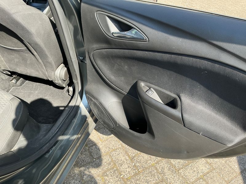 Opel Astra 1.6 CDTI DPF Edition Start/Stop 2019 – снимка 27