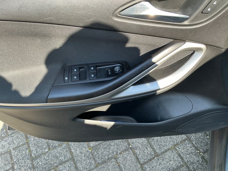 Opel Astra 1.6 CDTI DPF Edition Start/Stop 2019 – снимка 22