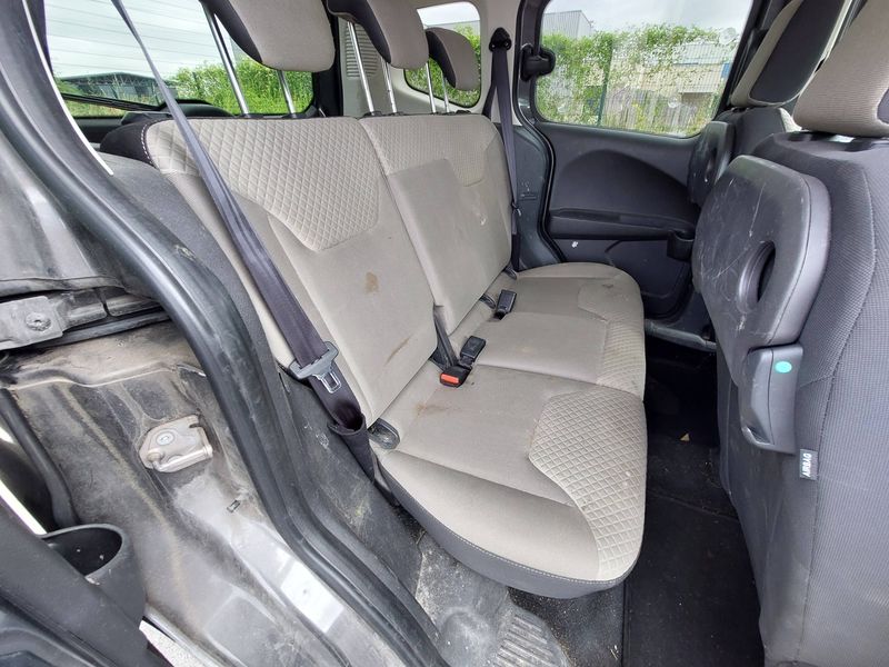 Ford Tourneo 1.0 EcoBoost Titanium 2017 – снимка 13