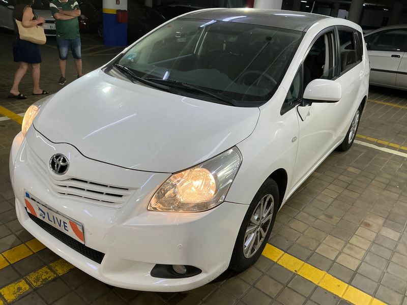 Toyota Verso 1.6 Active 2011 – снимка 1