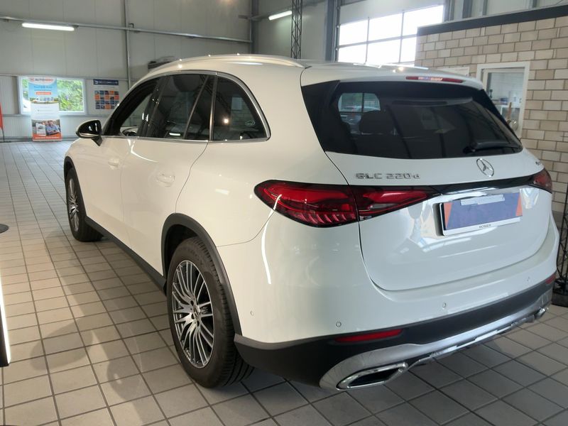 Mercedes-Benz GLC-Klasse GLC 220 d Mild-Hybrid 4Matic Avantgarde 2023 – снимка 6