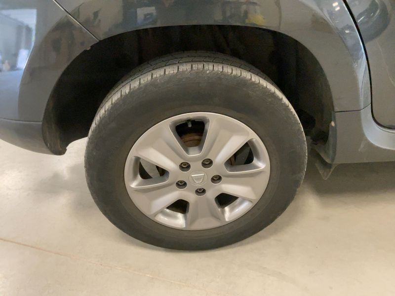 Dacia Duster 1.2 TCe Prestige 4x2 2016 – снимка 9
