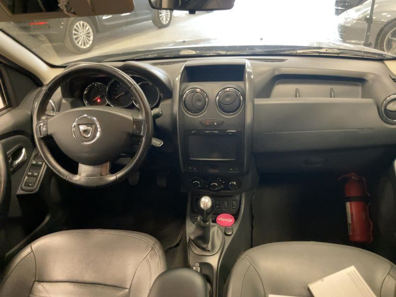 Dacia Duster 1.2 TCe Prestige 4x2 2016 – снимка 17