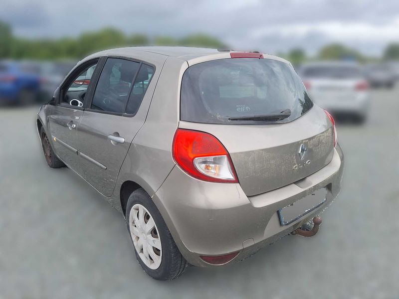 Renault Clio 1.5 dCi Dynamique TomTom 2010 – снимка 3