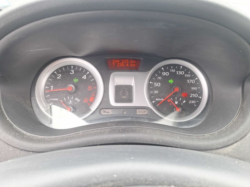 Renault Clio 1.5 dCi Dynamique TomTom 2010 – снимка 12