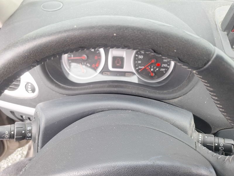 Renault Clio 1.5 dCi Dynamique TomTom 2010 – снимка 30