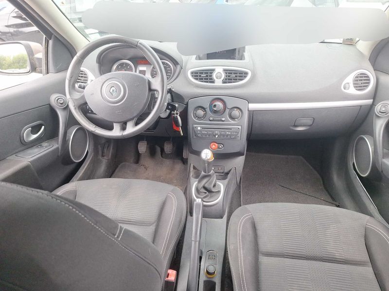 Renault Clio 1.5 dCi Dynamique TomTom 2010 – снимка 11