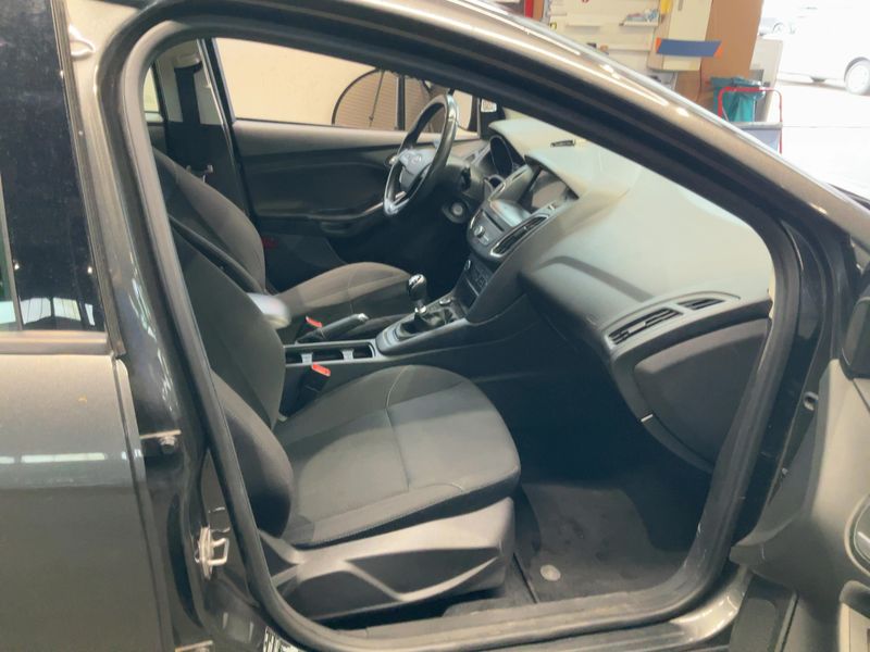 Ford Focus 1.0 EcoBoost Business 2018 – снимка 16