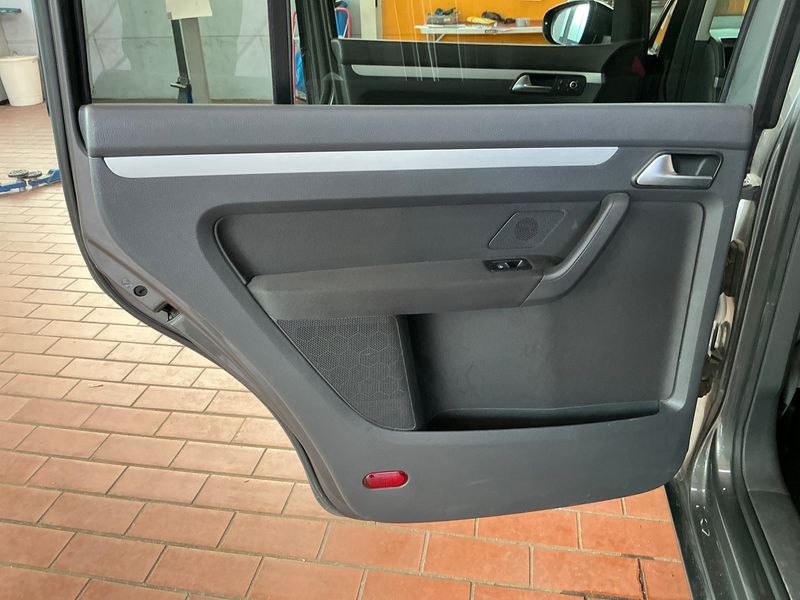 Volkswagen Touran 1.6 TDI Cup BlueMotion Tech 2014 – снимка 39