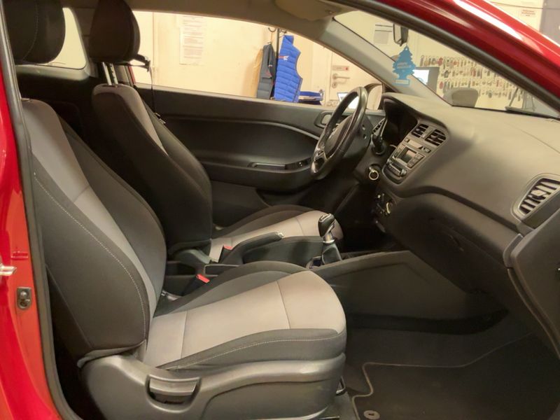 Hyundai i20 1.4 CRDi Intuitive 2017 – снимка 16