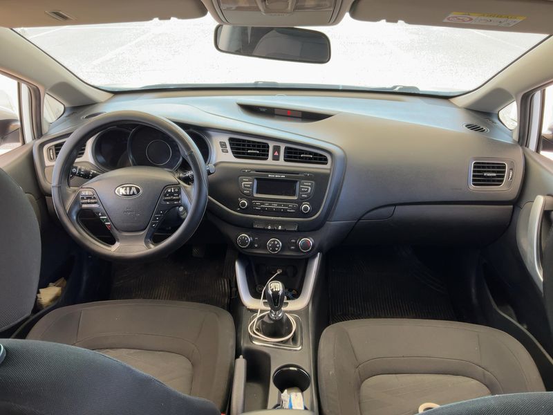 Kia cee'd 1.4 CRDi SW Active 2015 – снимка 17