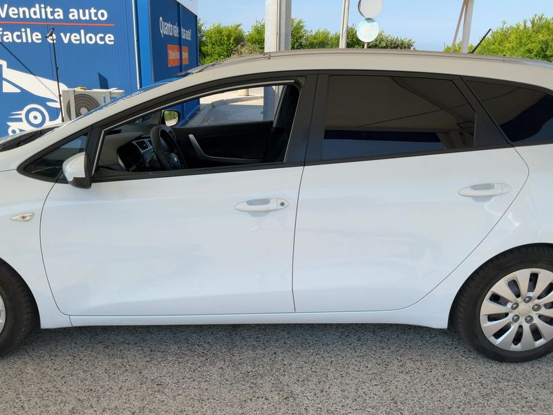 Kia cee'd 1.4 CRDi SW Active 2015 – снимка 4