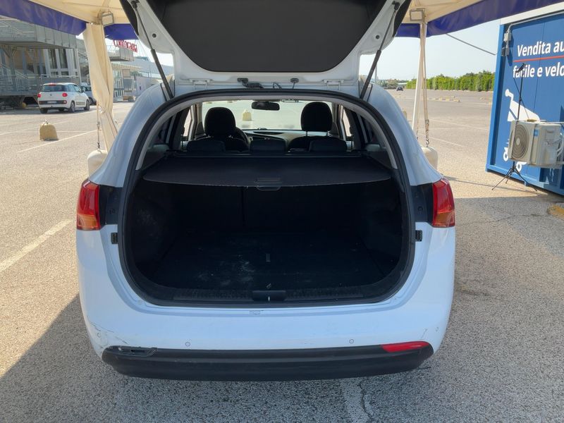 Kia cee'd 1.4 CRDi SW Active 2015 – снимка 15